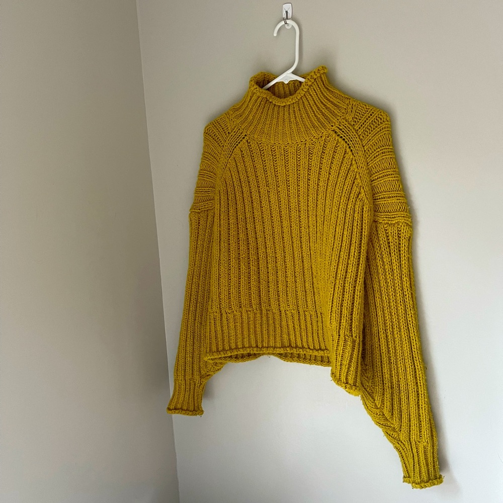 Mustard Sweater! Size: M